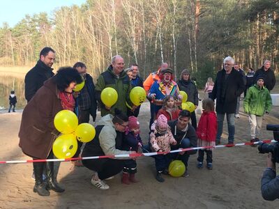 Juhu! Endlich darf gespielt werden auf dem Spielplatz in Nassenheide